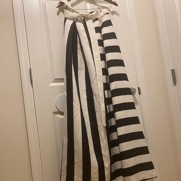 Small Skirt - Picture 3 of 3